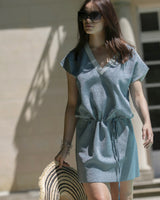 robe en maille bleu blanc avec encolure v et sans manches-allrich